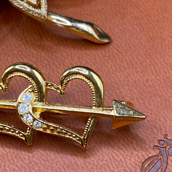 Avon Vintage 3 Heart Arrow Brooch / Avon Blooming Lotus Flower Brooch Bundle - Picture 4 of 11